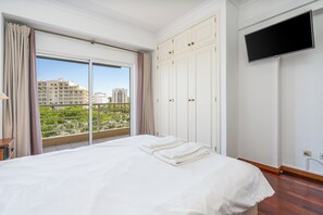 2 bedrooms, iron/ironing board, WiFi, bed sheets - Vilamoura Central 2 Bedroom Flat (Quarteira)