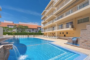 Pool - Vilamoura Central 2 Bedroom Flat (Quarteira)