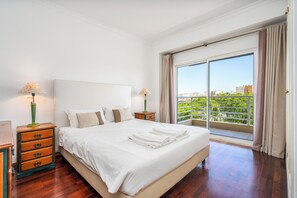 2 quartos, ferros/tábuas de passar roupa, Wi-Fi, roupa de cama