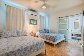 4 habitaciones, tabla de planchar con plancha, wifi y ropa de cama
