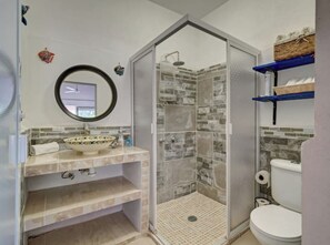 Dusche, Handtücher, Seife, Shampoo