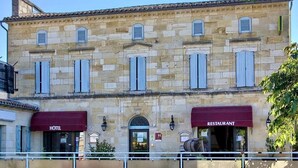 Front of property - LE BON DUC (Les Billaux)