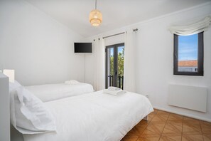 3 quartos, ferros/tábuas de passar roupa, Wi-Fi, roupa de cama