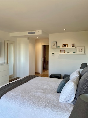 5 bedrooms, desk, iron/ironing board, free WiFi