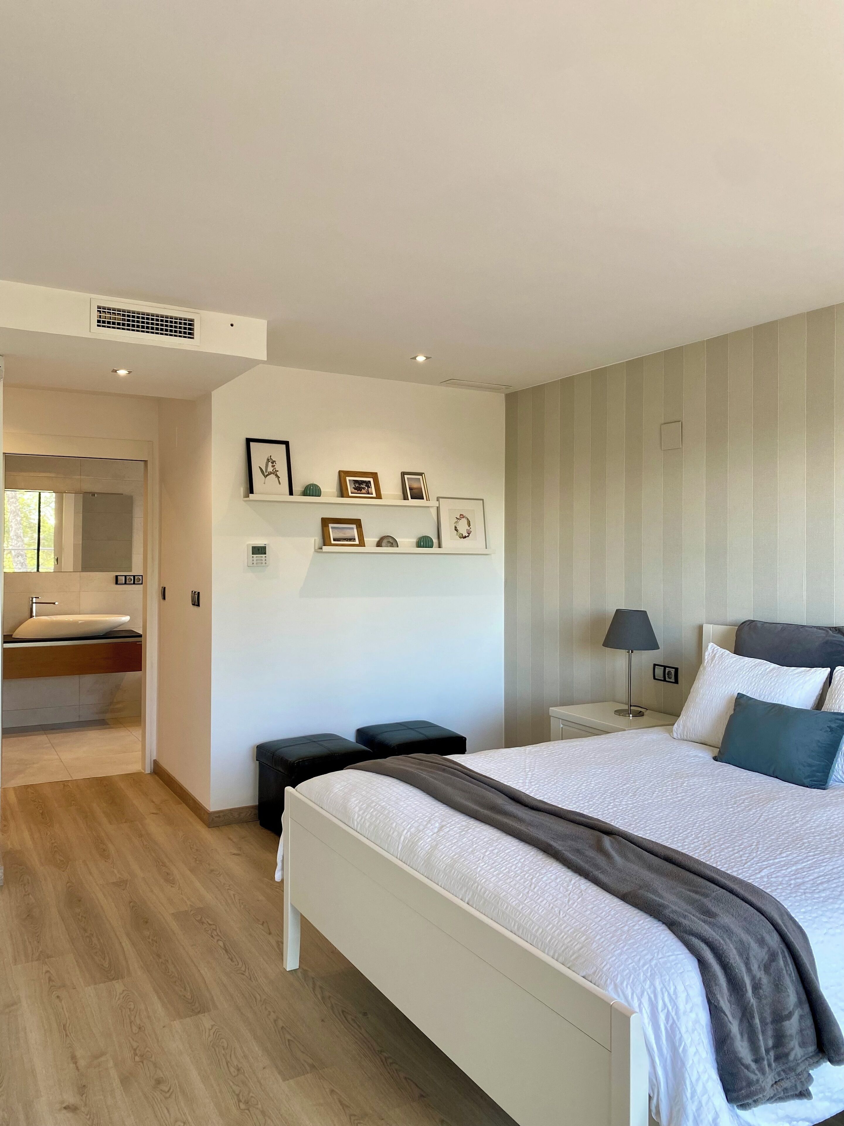 5 chambres, bureau, fer et planche à repasser, Wi-Fi gratuit