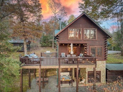 Creekside Modern Cabin w/ Arcade & Hot Tub + Pets