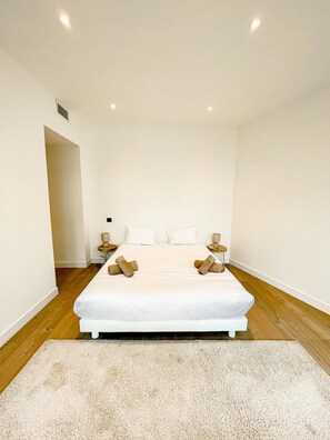 5 chambres, fer et planche à repasser, Wi-Fi, draps fournis