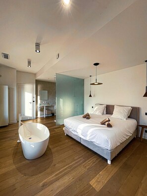 5 chambres, fer et planche à repasser, Wi-Fi, draps fournis