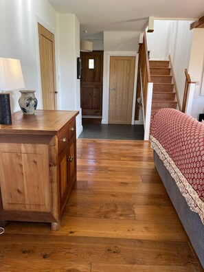 3 bedrooms, iron/ironing board, travel crib, internet