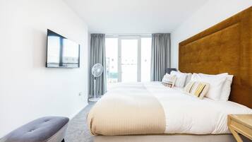 Luxury Apartment | 2 bedrooms, iron/ironing board, free WiFi