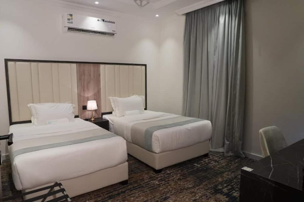 2 bedrooms, Egyptian cotton sheets, premium bedding, down duvets