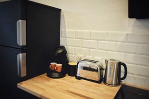 Fridge, oven, coffee/tea maker, cookware/dishes/utensils