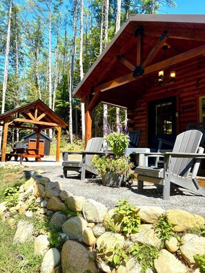 Terrace/patio - Cozy Riverfront cabin with hot tub! (Northville)