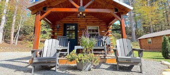 Hot Tub! Cozy Riverfront Cabin, 10 mins to Lapland!