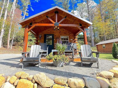 Cozy Riverfront cabin with hot tub!