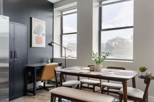 Beautiful 2Bed - 10 min. to downtown/Cavs/Browns