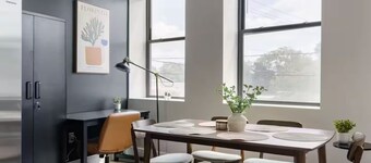 Beautiful 2Bed - 10 min. to downtown/Cavs/Browns