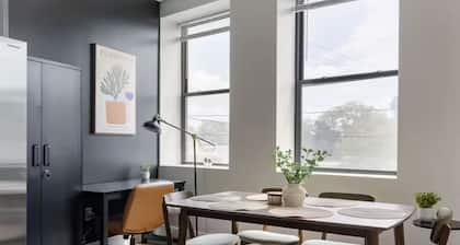 Beautiful 2Bed - 10 min. to downtown/Cavs/Browns