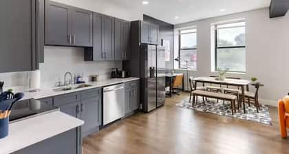 Beautiful 2Bed - 10 min. to downtown/Cavs/Browns