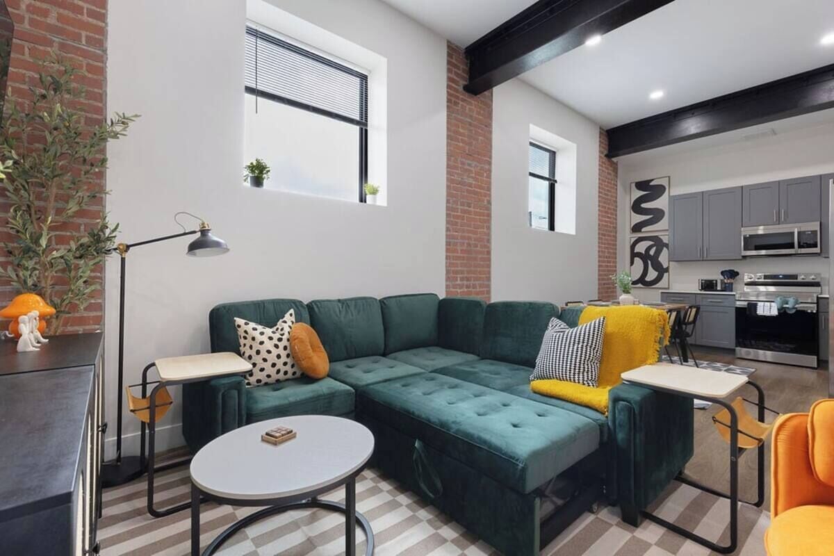 Smart TV, table tennis