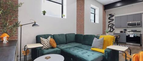 Smart TV, table tennis