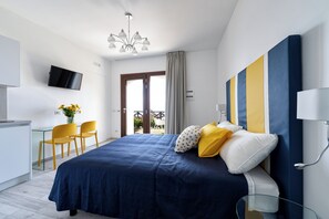 Minibar, skrivebord, blendingsgardiner og lydisolert