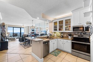 Condo, Multiple Beds (Seachase 704W) | Private kitchen - Seachase 704w (Orange Beach)