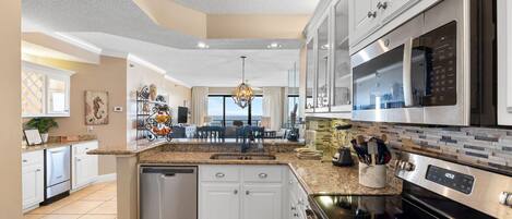 Condo, Multiple Beds (Seachase 704W) | Private kitchen | Oven, toaster, paper towels