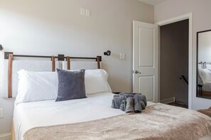 3 chambres, fer et planche à repasser, Wi-Fi, draps fournis