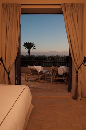 5 bedrooms, in-room safe, iron/ironing board, WiFi