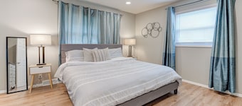 Spacious 3-BR with aesthetic living room & fully equipped kitchen in Waukesha