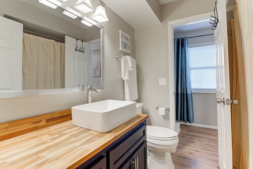 Spacious 3-BR with aesthetic living room & fully equipped kitchen in Waukesha