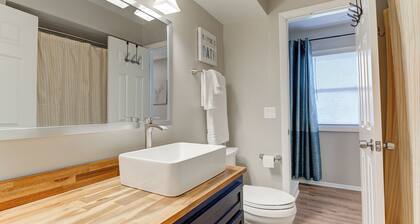 Spacious 3-BR with aesthetic living room & fully equipped kitchen in Waukesha