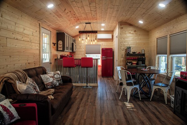 Interior - Cozy cabin, hot tub, high speed internet in the heart of the Shawnee  (Simpson)