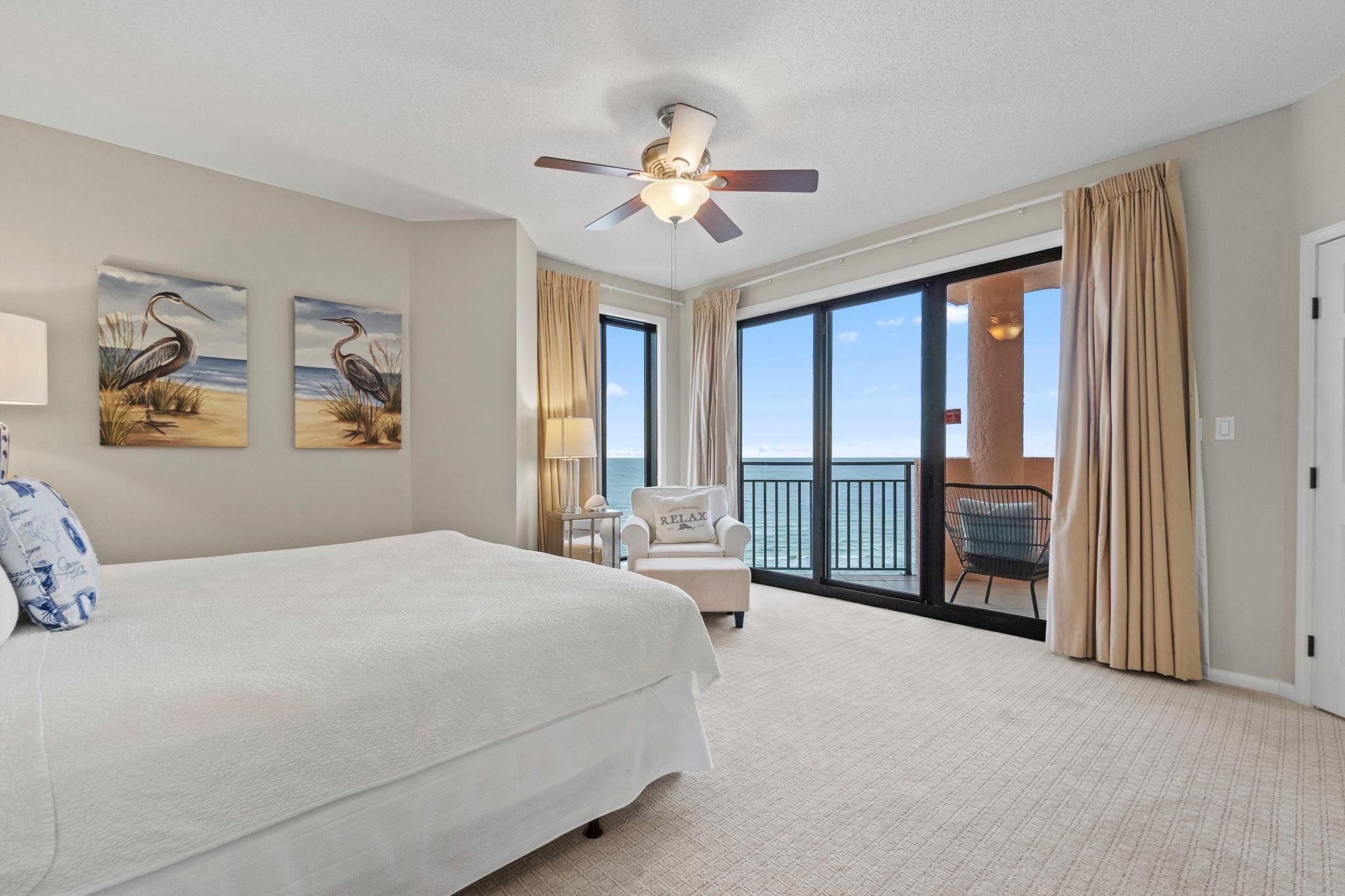 Condo, varias camas (Seachase 1102W) | 3 habitaciones, tabla de planchar con plancha y wifi 