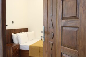 2 habitaciones, espacio para trabajar con laptop y cortinas blackout 