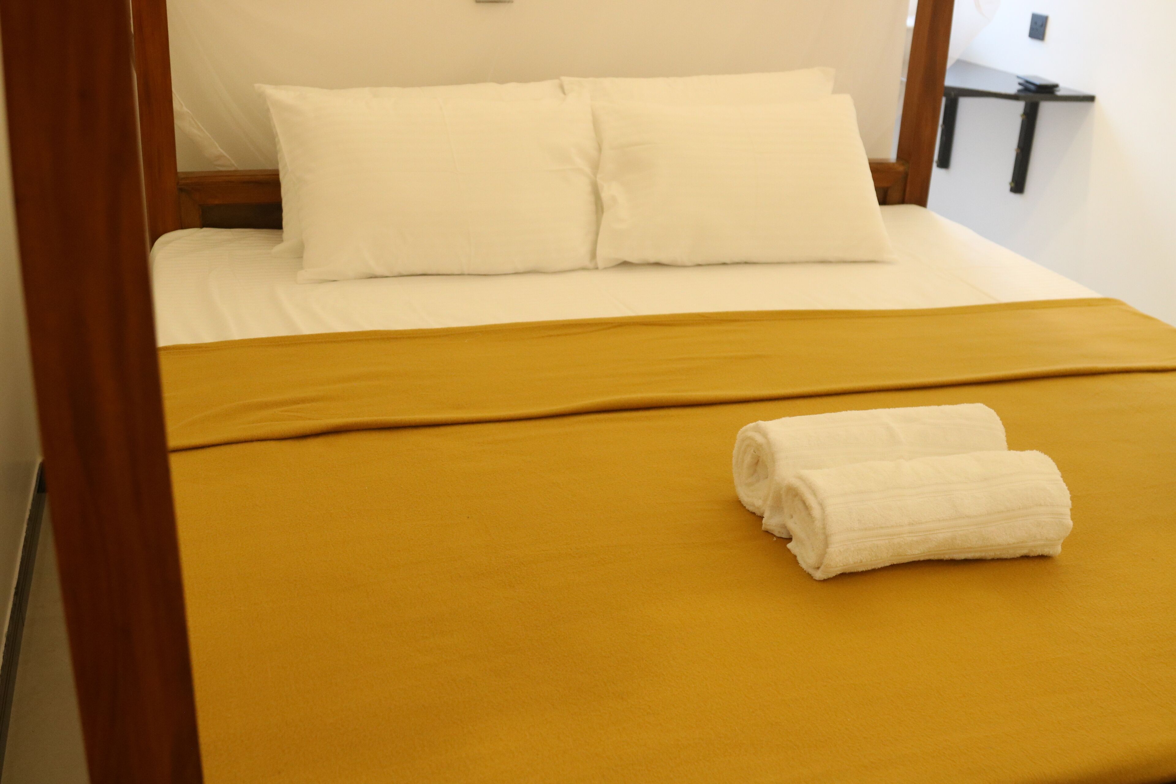 2 habitaciones, espacio para trabajar con laptop y cortinas blackout 