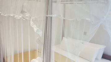 2 bedrooms, laptop workspace, blackout curtains, soundproofing