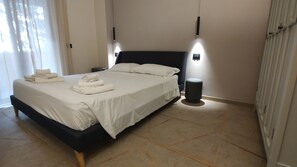 1 Schlafzimmer, Schreibtisch, Bügeleisen/Bügelbrett, Reisekinderbett