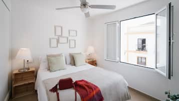 2 bedrooms, iron/ironing board, internet, bed sheets