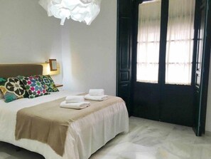 3 chambres, fer et planche à repasser, accès Internet, draps fournis