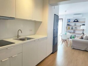 Fridge, microwave, coffee/tea maker, toaster - Eva Recommends Francos Terrace in Jerez (Jerez de la Frontera)