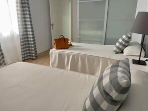 2 bedrooms, iron/ironing board, Internet, bed sheets