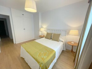 3 bedrooms, iron/ironing board, Internet
