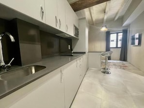 Fridge, microwave, coffee/tea maker, toaster - Eva Recommends Soho Alameda 1 (Sevilla)