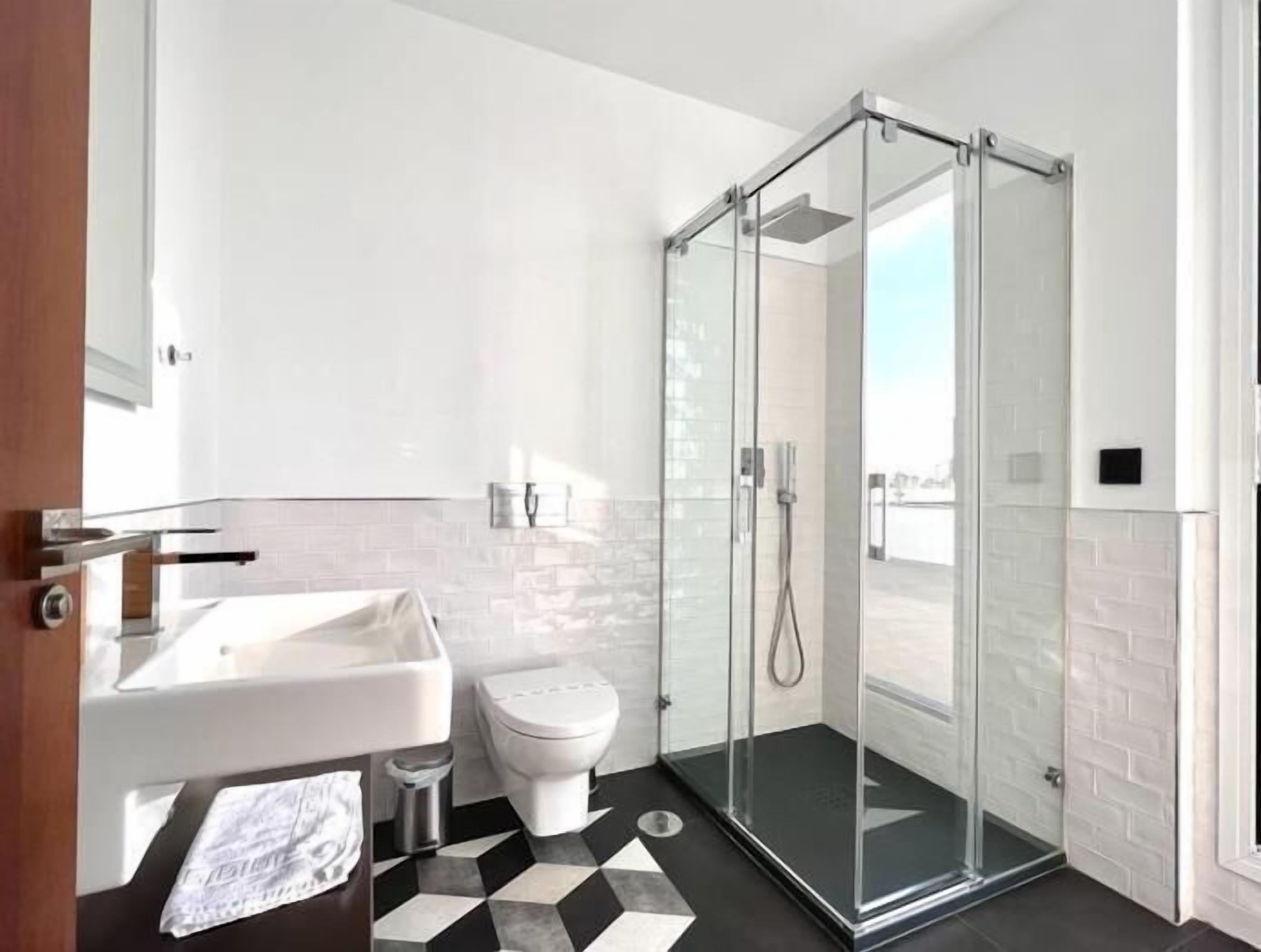 Secador de pelo y toallas