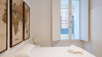 2 dormitoris, planxa i posts de planxar, Internet i roba de llit