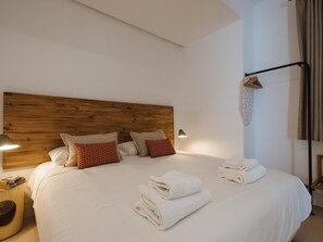 1 chambre, fer et planche à repasser, accès Internet
