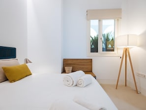 2 habitaciones, tabla de planchar con plancha, internet y ropa de cama 