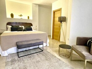 2 bedrooms, iron/ironing board, internet, bed sheets